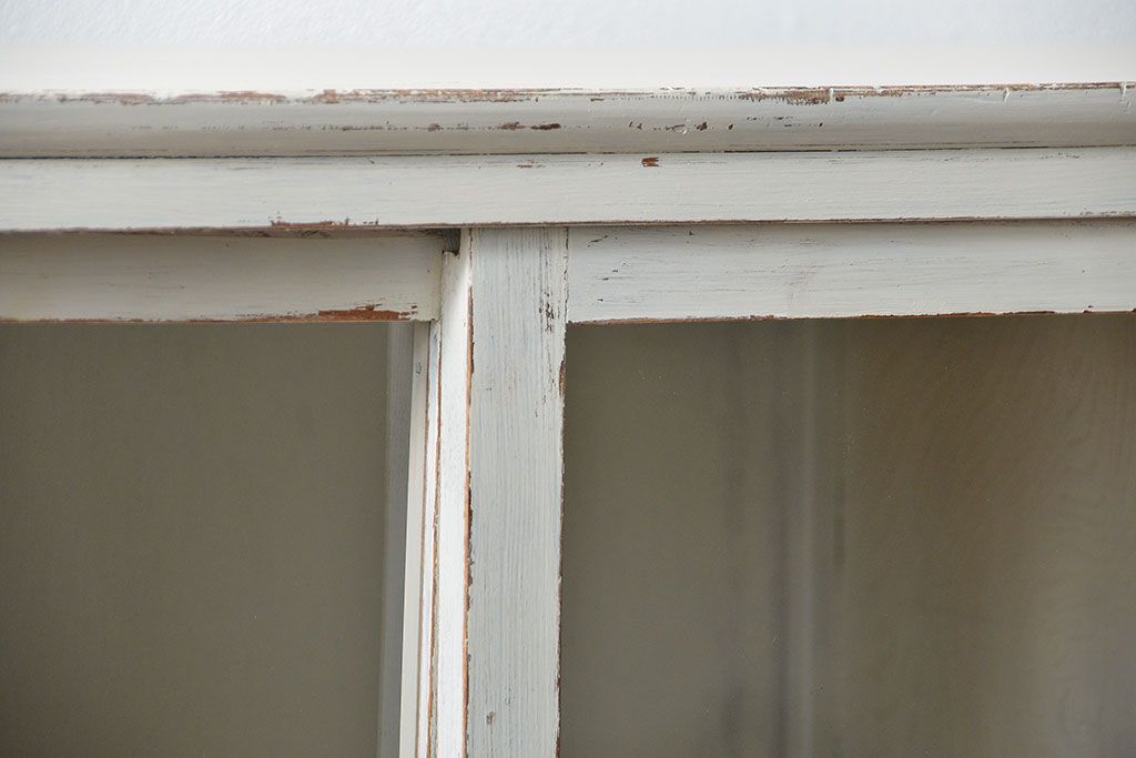 レトロ家具　アンティークペイント仕上げ　レトロな作業台付き食器棚(収納棚、キッチンキャビネット)