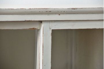 レトロ家具　アンティークペイント仕上げ　レトロな作業台付き食器棚(収納棚、キッチンキャビネット)