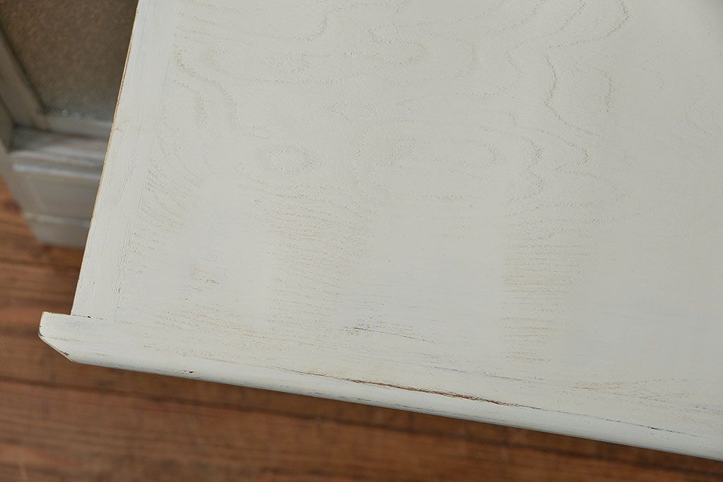 レトロ家具　アンティークペイント仕上げ　レトロな作業台付き食器棚(収納棚、キッチンキャビネット)