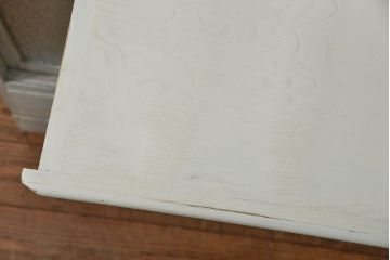 レトロ家具　アンティークペイント仕上げ　レトロな作業台付き食器棚(収納棚、キッチンキャビネット)