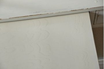 レトロ家具　アンティークペイント仕上げ　レトロな作業台付き食器棚(収納棚、キッチンキャビネット)