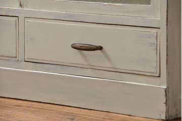 レトロ家具　アンティークペイント仕上げ　レトロな作業台付き食器棚(収納棚、キッチンキャビネット)