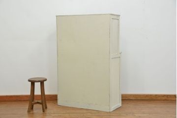 レトロ家具　アンティークペイント仕上げ　レトロな作業台付き食器棚(収納棚、キッチンキャビネット)