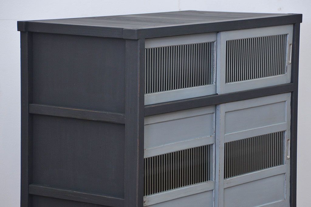 アンティーク家具　アンティークペイント　モールガラス入りの鉄脚収納棚(サイドボード、戸棚)