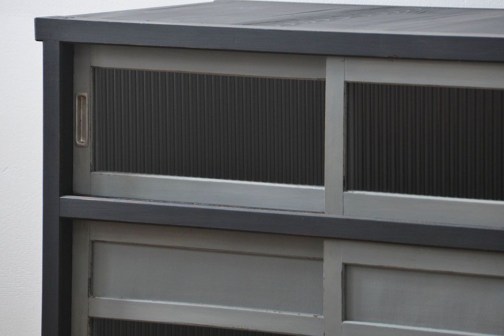 アンティーク家具　アンティークペイント　モールガラス入りの鉄脚収納棚(サイドボード、戸棚)