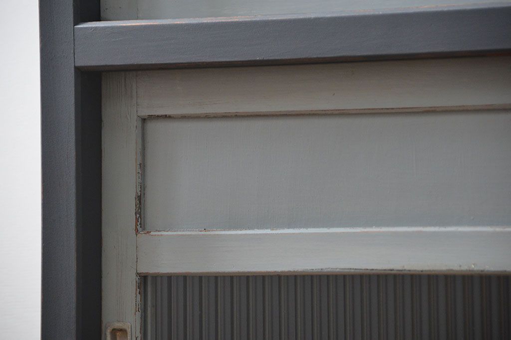 アンティーク家具　アンティークペイント　モールガラス入りの鉄脚収納棚(サイドボード、戸棚)