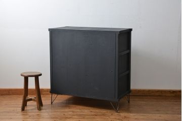 アンティーク家具　アンティークペイント　モールガラス入りの鉄脚収納棚(サイドボード、戸棚)