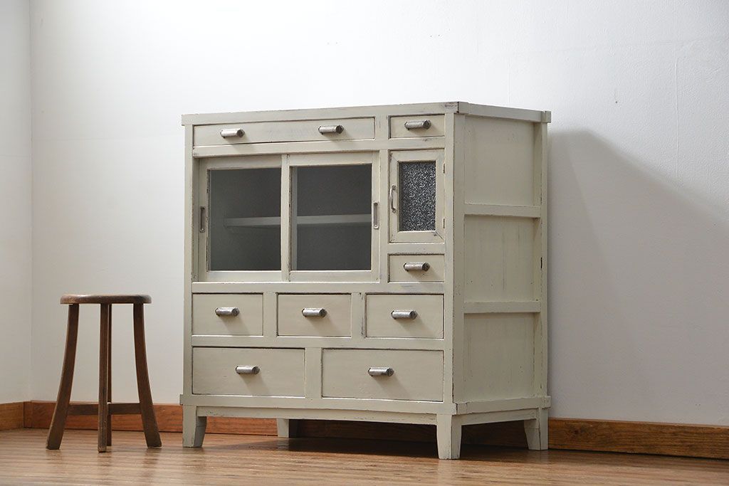 アンティーク家具　アンティークペイント　脚付き収納棚(戸棚、キャビネット、食器棚)