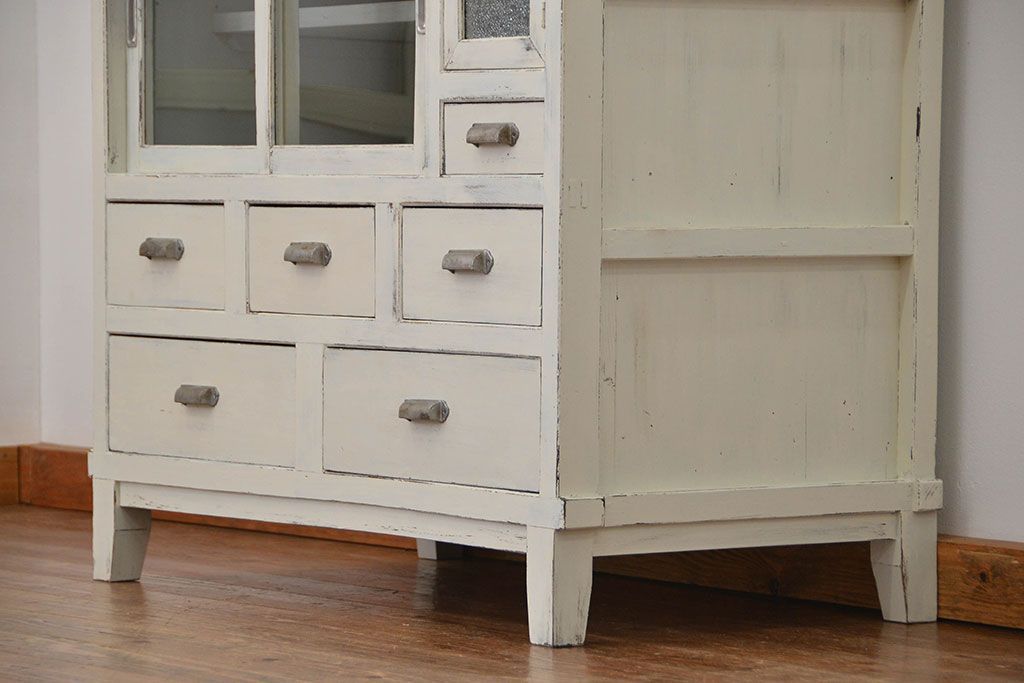 アンティーク家具　アンティークペイント　脚付き収納棚(戸棚、キャビネット、食器棚)