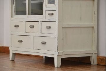 アンティーク家具　アンティークペイント　脚付き収納棚(戸棚、キャビネット、食器棚)