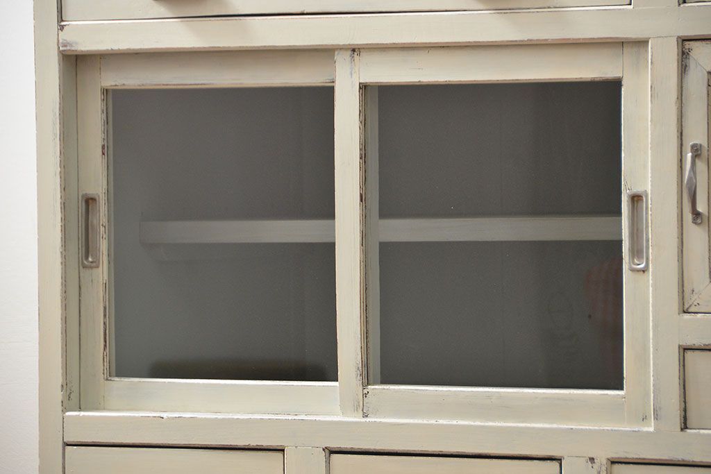 アンティーク家具　アンティークペイント　脚付き収納棚(戸棚、キャビネット、食器棚)