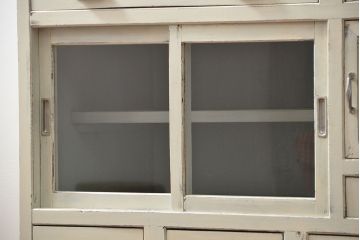 アンティーク家具　アンティークペイント　脚付き収納棚(戸棚、キャビネット、食器棚)