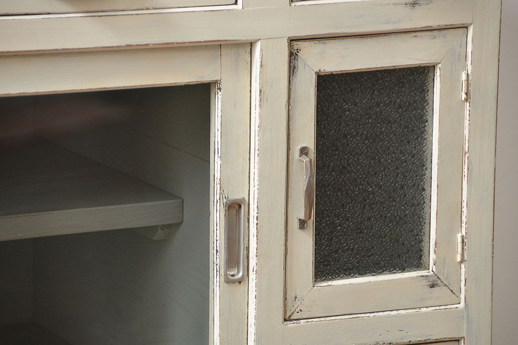 アンティーク家具　アンティークペイント　脚付き収納棚(戸棚、キャビネット、食器棚)