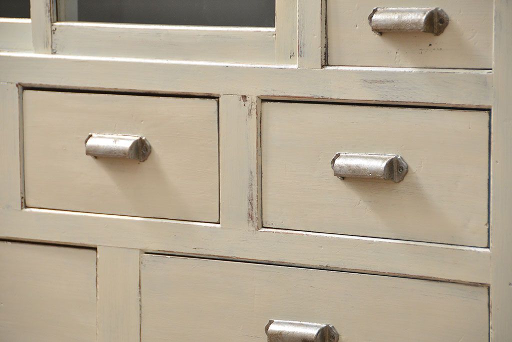 アンティーク家具　アンティークペイント　脚付き収納棚(戸棚、キャビネット、食器棚)