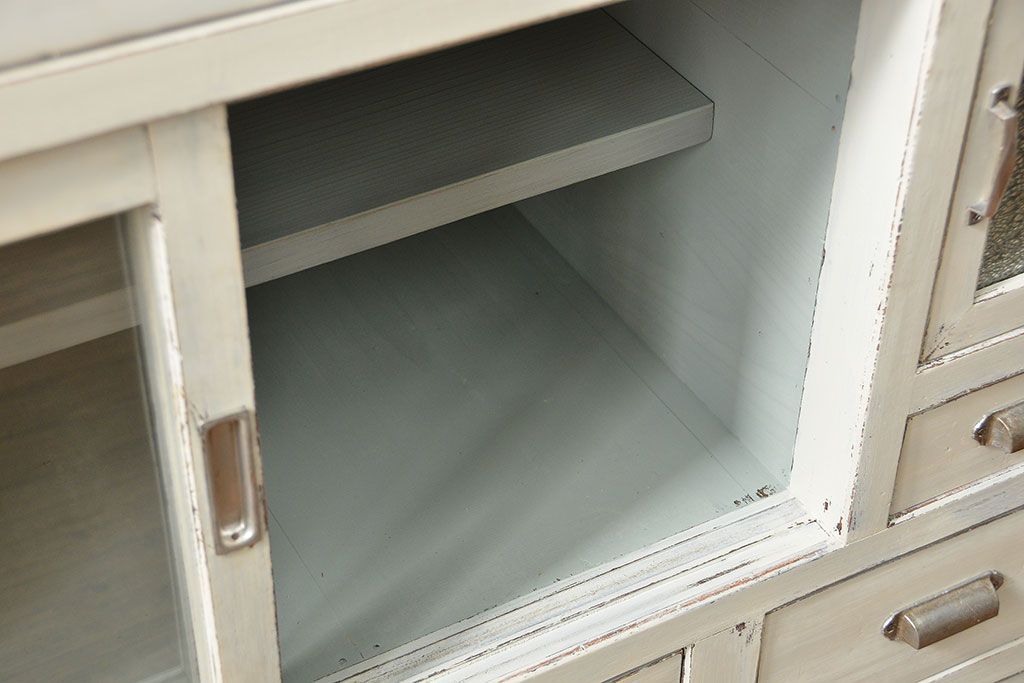 アンティーク家具　アンティークペイント　脚付き収納棚(戸棚、キャビネット、食器棚)