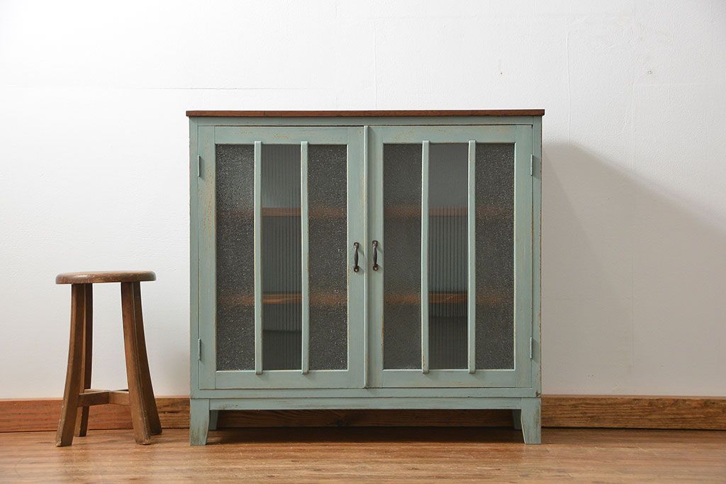 アンティーク家具　アンティークペイント　かわいい脚付きキッチンキャビネット(1)(食器棚、収納棚)