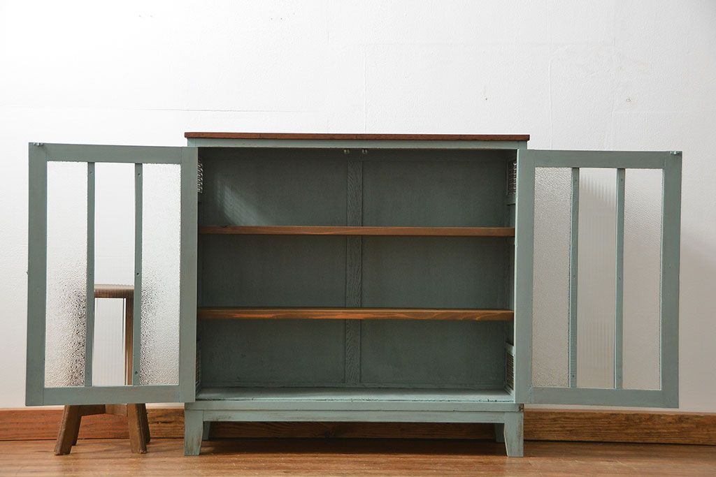 アンティーク家具　アンティークペイント　かわいい脚付きキッチンキャビネット(1)(食器棚、収納棚)