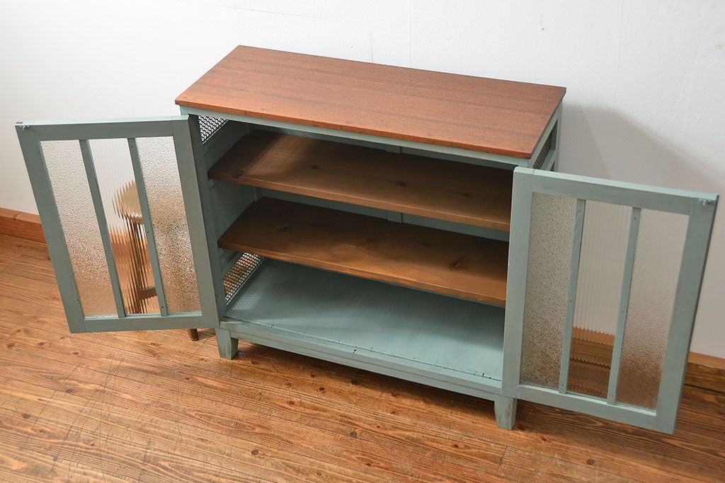 アンティーク家具　アンティークペイント　かわいい脚付きキッチンキャビネット(1)(食器棚、収納棚)