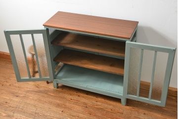 アンティーク家具　アンティークペイント　かわいい脚付きキッチンキャビネット(1)(食器棚、収納棚)