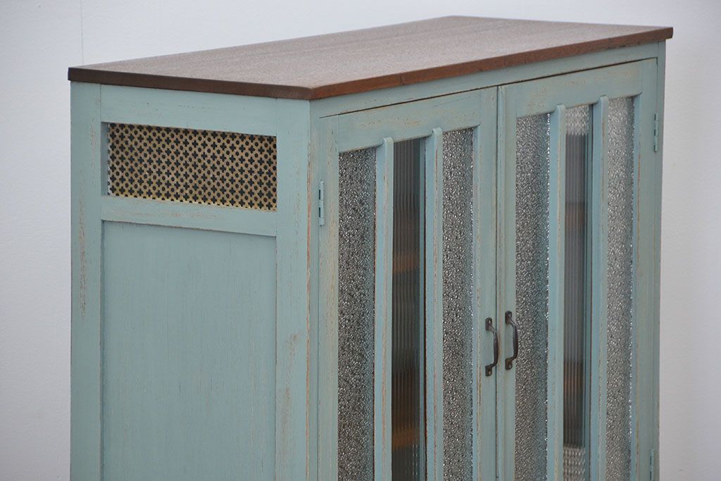 アンティーク家具　アンティークペイント　かわいい脚付きキッチンキャビネット(1)(食器棚、収納棚)