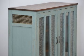 アンティーク家具　アンティークペイント　かわいい脚付きキッチンキャビネット(1)(食器棚、収納棚)