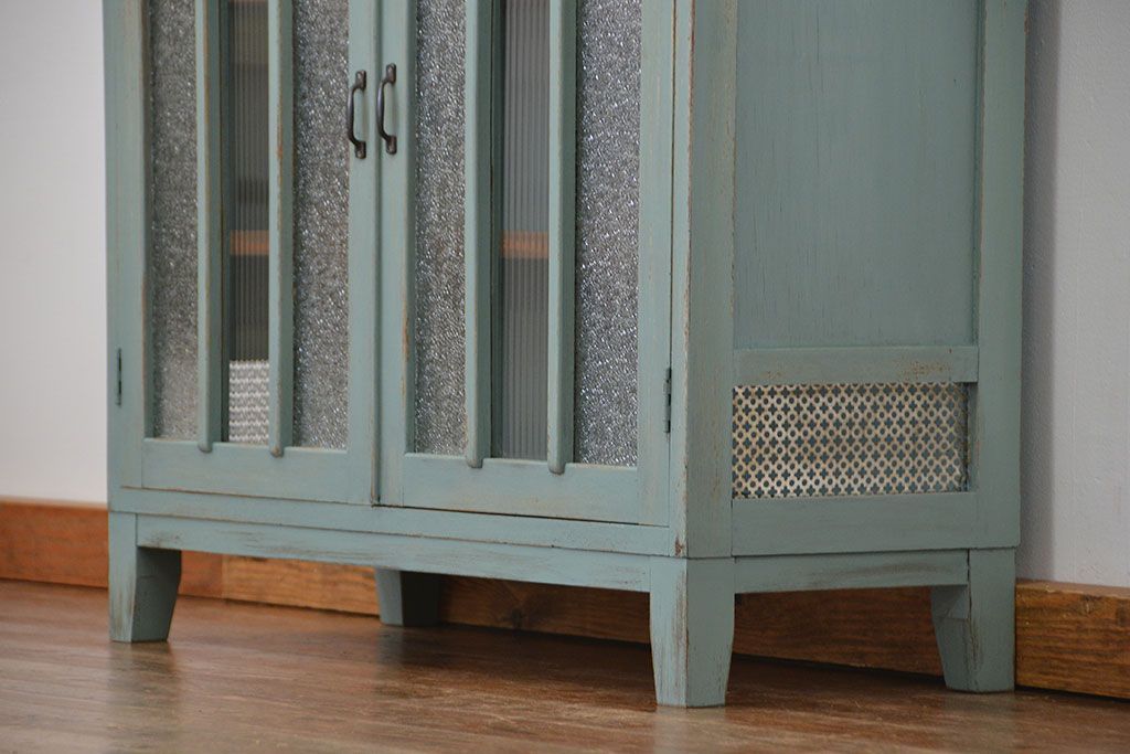 アンティーク家具　アンティークペイント　かわいい脚付きキッチンキャビネット(1)(食器棚、収納棚)