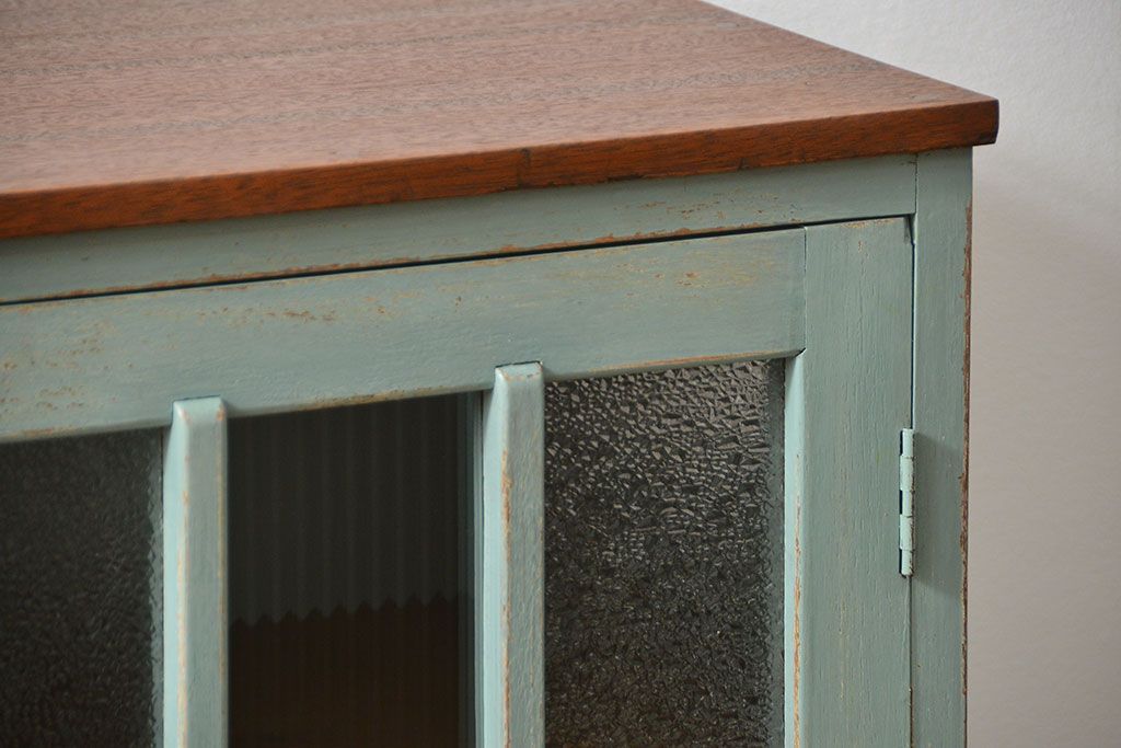 アンティーク家具　アンティークペイント　かわいい脚付きキッチンキャビネット(1)(食器棚、収納棚)