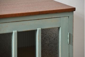 アンティーク家具　アンティークペイント　かわいい脚付きキッチンキャビネット(1)(食器棚、収納棚)