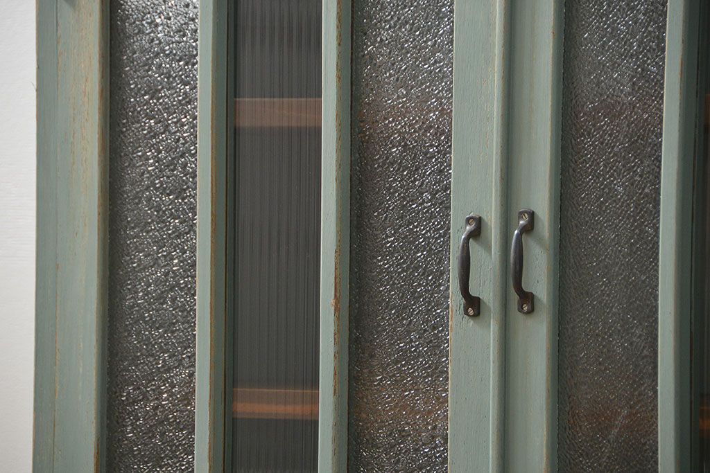 アンティーク家具　アンティークペイント　かわいい脚付きキッチンキャビネット(1)(食器棚、収納棚)