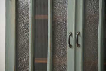 アンティーク家具　アンティークペイント　かわいい脚付きキッチンキャビネット(1)(食器棚、収納棚)