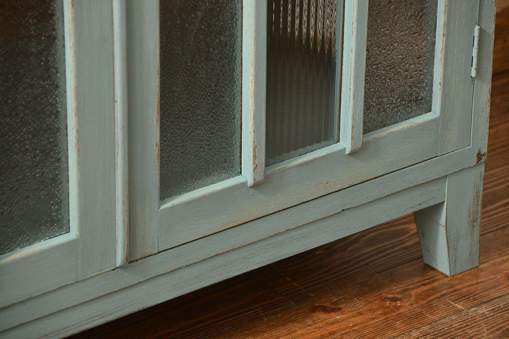 アンティーク家具　アンティークペイント　かわいい脚付きキッチンキャビネット(1)(食器棚、収納棚)