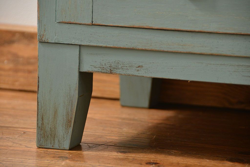 アンティーク家具　アンティークペイント　かわいい脚付きキッチンキャビネット(1)(食器棚、収納棚)