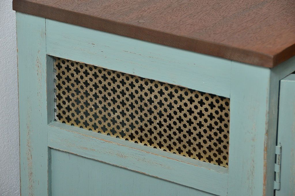 アンティーク家具　アンティークペイント　かわいい脚付きキッチンキャビネット(1)(食器棚、収納棚)