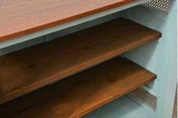 アンティーク家具　アンティークペイント　かわいい脚付きキッチンキャビネット(1)(食器棚、収納棚)