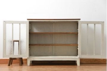 アンティーク家具　アンティークペイント　かわいい脚付きキッチンキャビネット(2)(食器棚、収納棚)