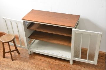 アンティーク家具　アンティークペイント　かわいい脚付きキッチンキャビネット(2)(食器棚、収納棚)