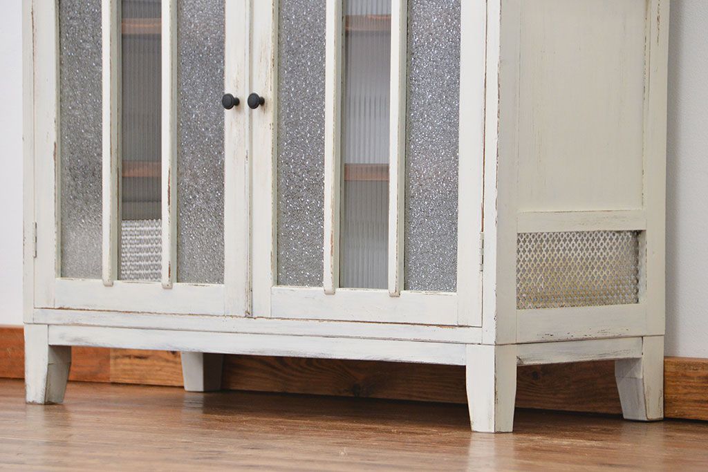 アンティーク家具　アンティークペイント　かわいい脚付きキッチンキャビネット(2)(食器棚、収納棚)