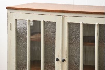 アンティーク家具　アンティークペイント　かわいい脚付きキッチンキャビネット(2)(食器棚、収納棚)