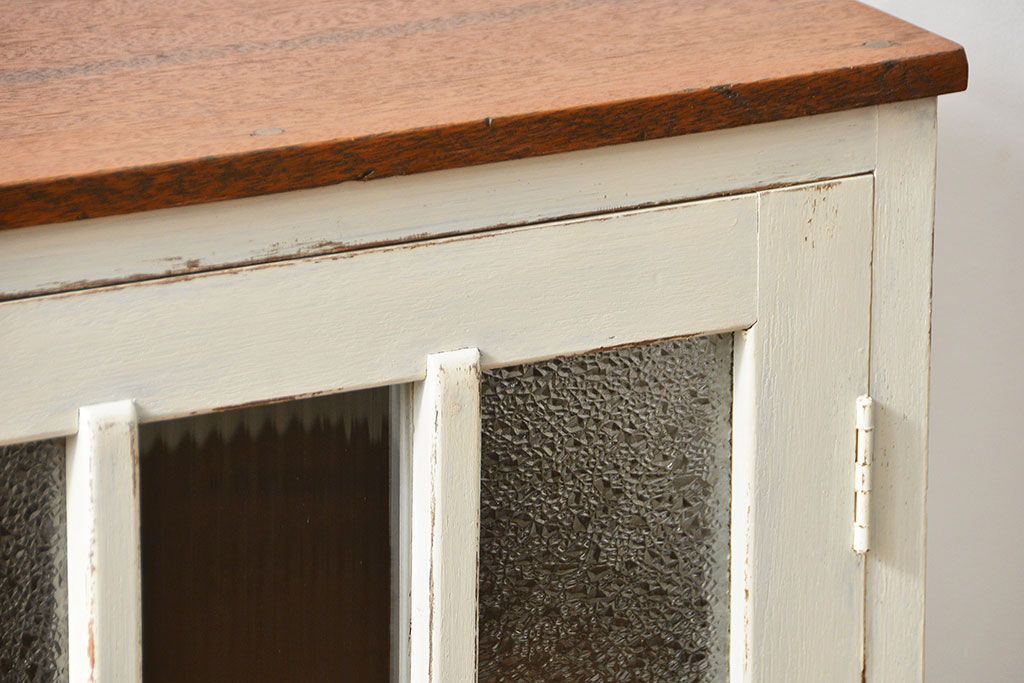 アンティーク家具　アンティークペイント　かわいい脚付きキッチンキャビネット(2)(食器棚、収納棚)