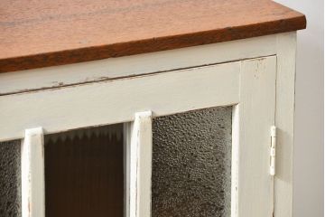 アンティーク家具　アンティークペイント　かわいい脚付きキッチンキャビネット(2)(食器棚、収納棚)