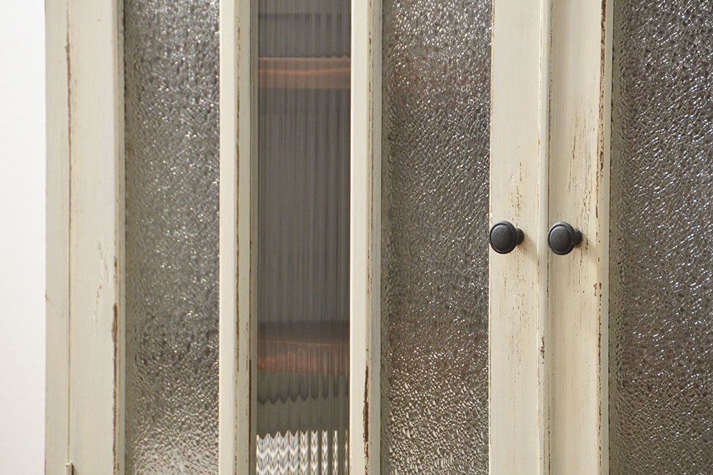 アンティーク家具　アンティークペイント　かわいい脚付きキッチンキャビネット(2)(食器棚、収納棚)