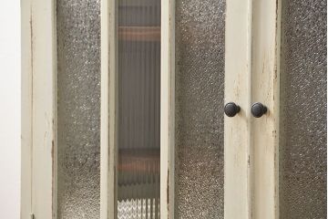 アンティーク家具　アンティークペイント　かわいい脚付きキッチンキャビネット(2)(食器棚、収納棚)