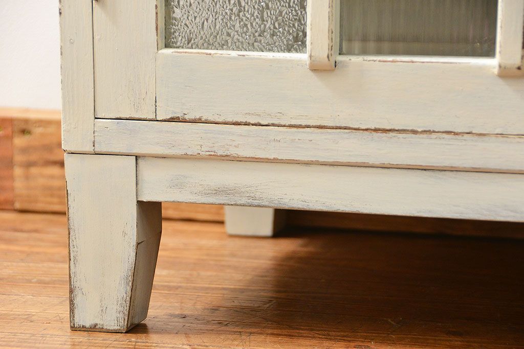 アンティーク家具　アンティークペイント　かわいい脚付きキッチンキャビネット(2)(食器棚、収納棚)