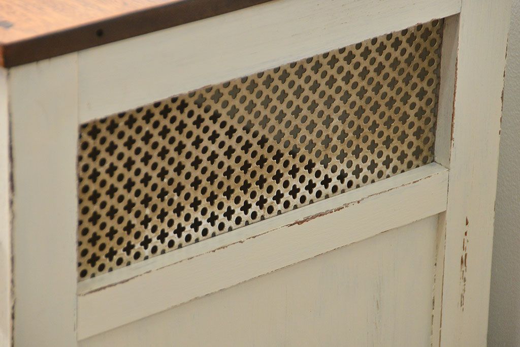 アンティーク家具　アンティークペイント　かわいい脚付きキッチンキャビネット(2)(食器棚、収納棚)