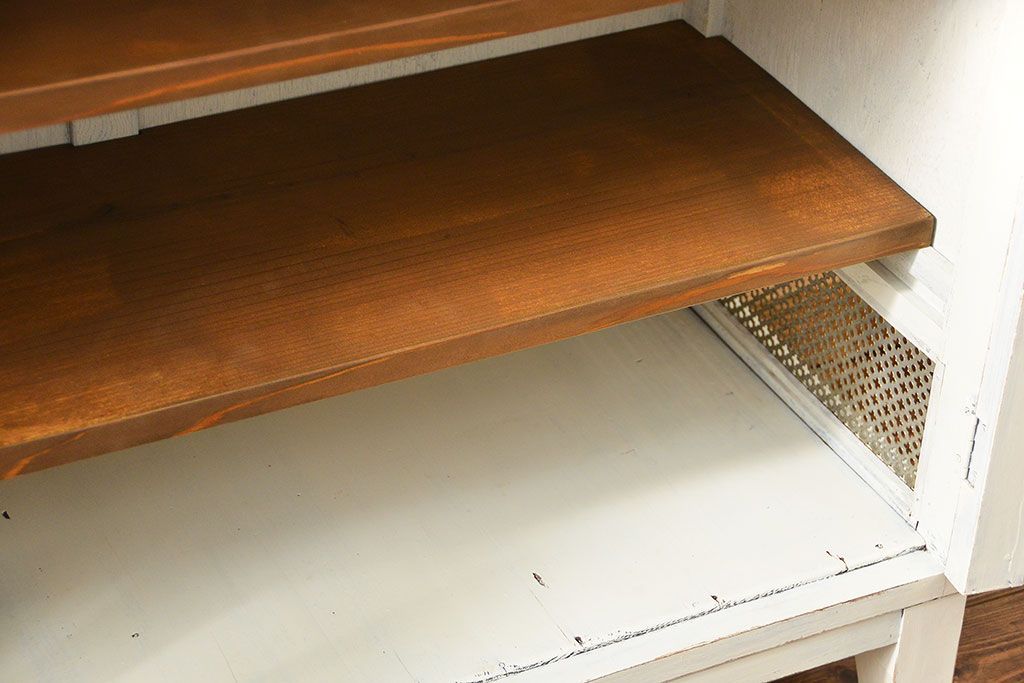 アンティーク家具　アンティークペイント　かわいい脚付きキッチンキャビネット(2)(食器棚、収納棚)