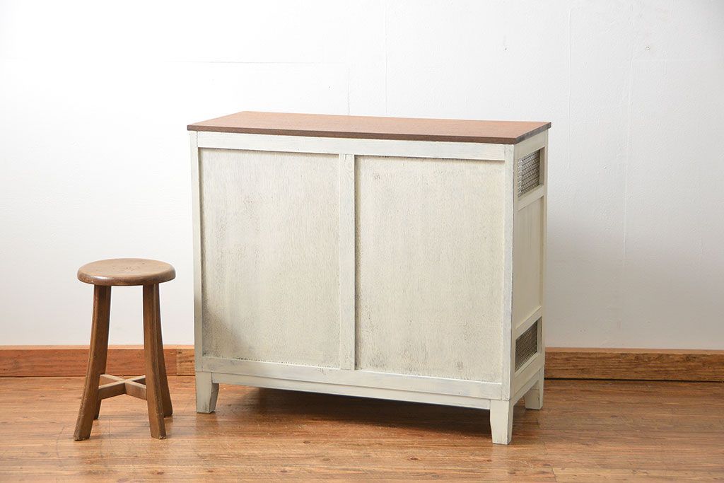 アンティーク家具　アンティークペイント　かわいい脚付きキッチンキャビネット(2)(食器棚、収納棚)