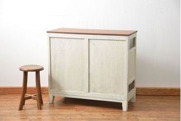 アンティーク家具　アンティークペイント　かわいい脚付きキッチンキャビネット(2)(食器棚、収納棚)