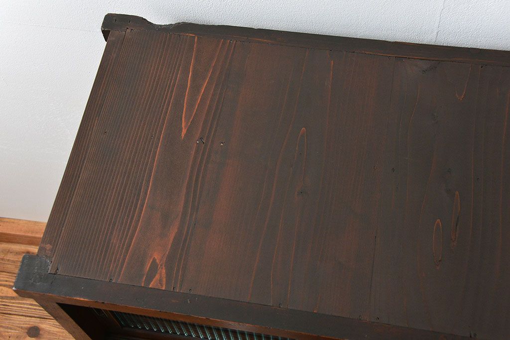 アンティーク家具　アンティーク 古い木のモールガラス収納棚(食器棚、飾り棚)