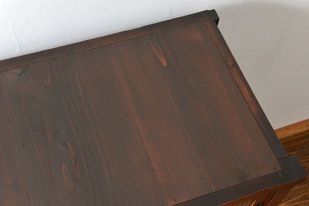 アンティーク家具　アンティーク 古い木のモールガラス収納棚(食器棚、飾り棚)