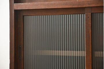 アンティーク家具　アンティーク 古い木のモールガラス収納棚(食器棚、飾り棚)